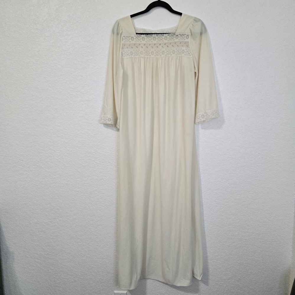 Vanity Fair Vintage M Nightgown Long Sleeve Maxi Cream Lace Trim Sleepwear